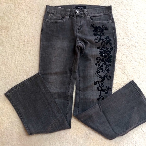 Daisy Fuentes NWOT dark grey jeans,size 2 ,boot cut leg , black studs & stitch - Picture 4 of 7